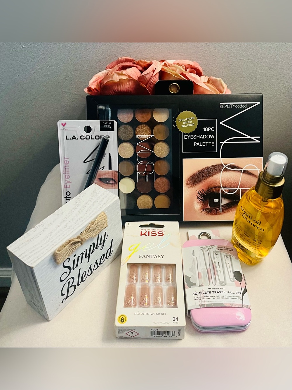 MUSE 6-Piece Beauty Bundle with eyeliner, nail kit, argan oil, gel nails & Gift - Picture 2 of 7